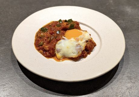 本とつまみ。『イスラム飲酒紀行』から着想を得た、シュクシャカ。写真と文:桑原亮子 (料理家) #3 本とつまみ。『イスラム飲酒紀行』から着想を得た、シュクシャカ。写真と文:桑原亮子 (料理家) #3