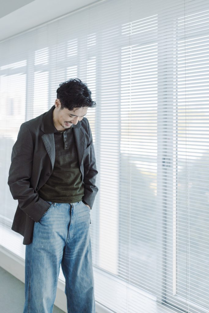 「不便さによってもたらされる、時間の豊かさを感じたい」。俳優の柄本佑さんが語る、映画『メモリィズ』のこと。