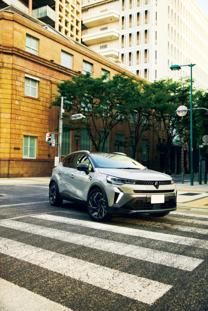 十分な室内空間がありつつも、SUVの中ではコンパクトなボディ。小回りが利き、街中でも運転しやすい。この車が似合う街に、旅をしたくなる。〈ルノー〉の新型「キャプチャー」で走る神戸。