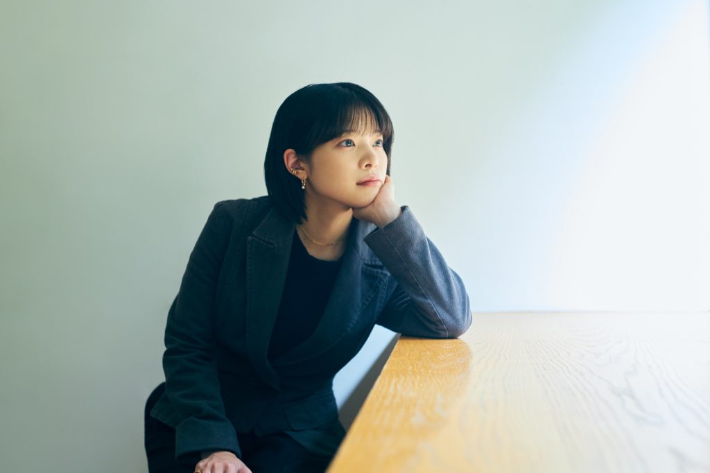 「“ただ生きている”という姿を映せたことは、人間らしくていいなって」。俳優・岸井ゆきのさんが語る、映画『シンシン アンド ザ マウス／SINSIN AND THE MOUSE』のこと。