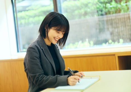 「“ただ生きている”という姿を映せたことは、人間らしくていいなって」。俳優・岸井ゆきのさんが語る、映画『シンシン アンド ザ マウス／SINSIN AND THE MOUSE』のこと。
