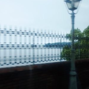 はじめての熱海で、地元を思う。写真と文：長瀬ほのか (エッセイスト) #4 | 曇っているから、綺麗すぎない海。