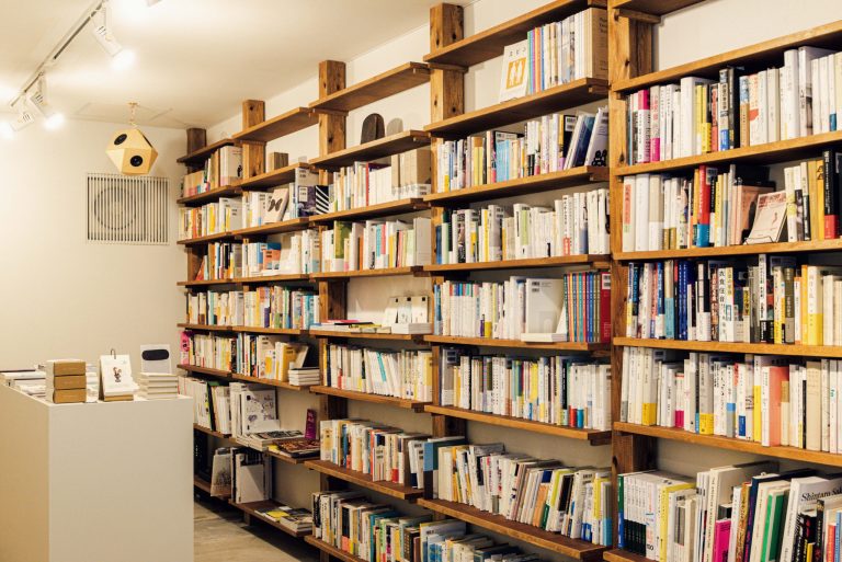 神戸・元町にある書店『本の栞』の店内