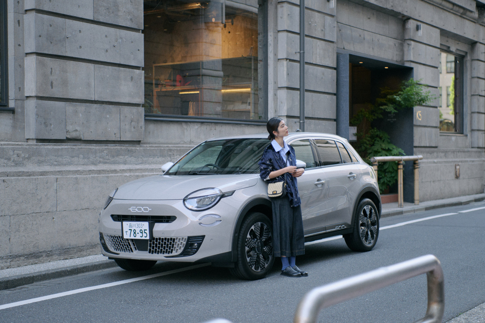 イタリアのカフェ文化から着想を得た〈フィアット〉の限定車「600 Hybrid La Prima Caffelatte」が登場。