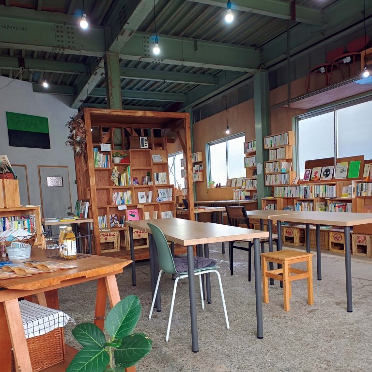 『本や学びやメルッキ』が教えてくれた、徳島県を歩くのが楽しくなる本「巣 徳島SFアンソロジー」。