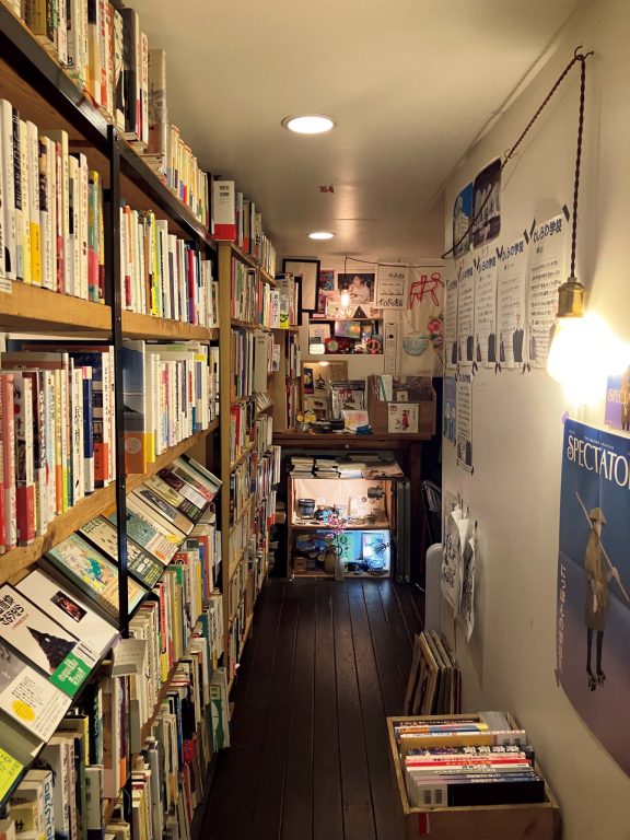 『ポロポロ書店』店内の様子