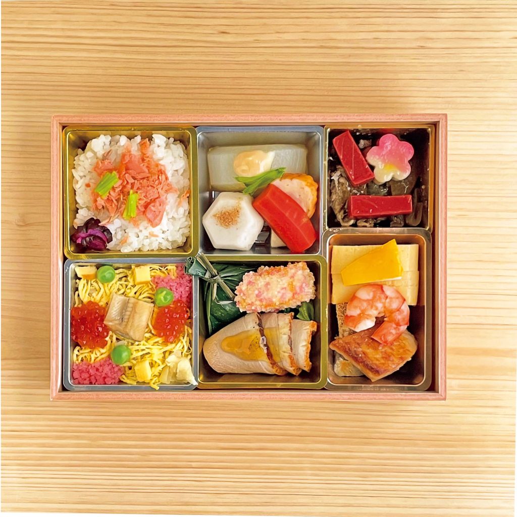 料亭の味をあれこれ少しづつ。京都・河原町『たん熊北店』の「春彩弁当」。【幸せの折詰 vol.15】