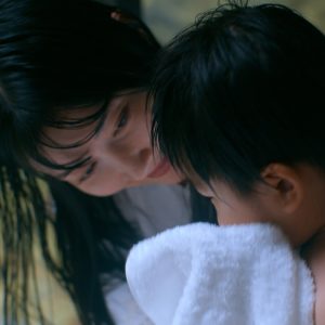洗うほどふかふかになるタオルは、家族に寄り添う存在に。モデル・デザイナーの酒井景都さんが体感した〈タオルの本質〉とは？