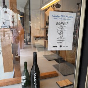 ファッションからワインの世界へ。写真と文：平澤淳一 (〈gubigubi〉主宰) #1ドイツ・フランクフルトのワインバー『Cool Climate』で、フランクフルトで人気のレストラン『MUKU』と行った流しのワインバーイベント。 | ドイツ・フランクフルトのワインショップ『Cool Climate』で、フランクフルトで人気のレストラン『MUKU』と行った流しのワインバーイベント。