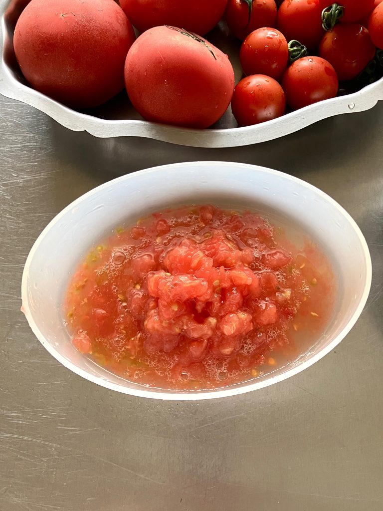 多めに仕込んで冷蔵保存するもよし、食べたいときに食べたい分だけすりおろすもよし。すりおろしトマト 【長尾智子 おいしいニュー・スタンダード。 vol.3】 | 多めに仕込んで冷蔵保存するもよし、食べたいときに食べたい分だけすりおろすもよし。 多めに仕込んで冷蔵保存するもよし、食べたいときに食べたい分だけすりおろすもよし。すりおろしトマト 【長尾智子 おいしいニュー・スタンダード。 vol.3】 | 多めに仕込んで冷蔵保存するもよし、食べたいときに食べたい分だけすりおろすもよし。