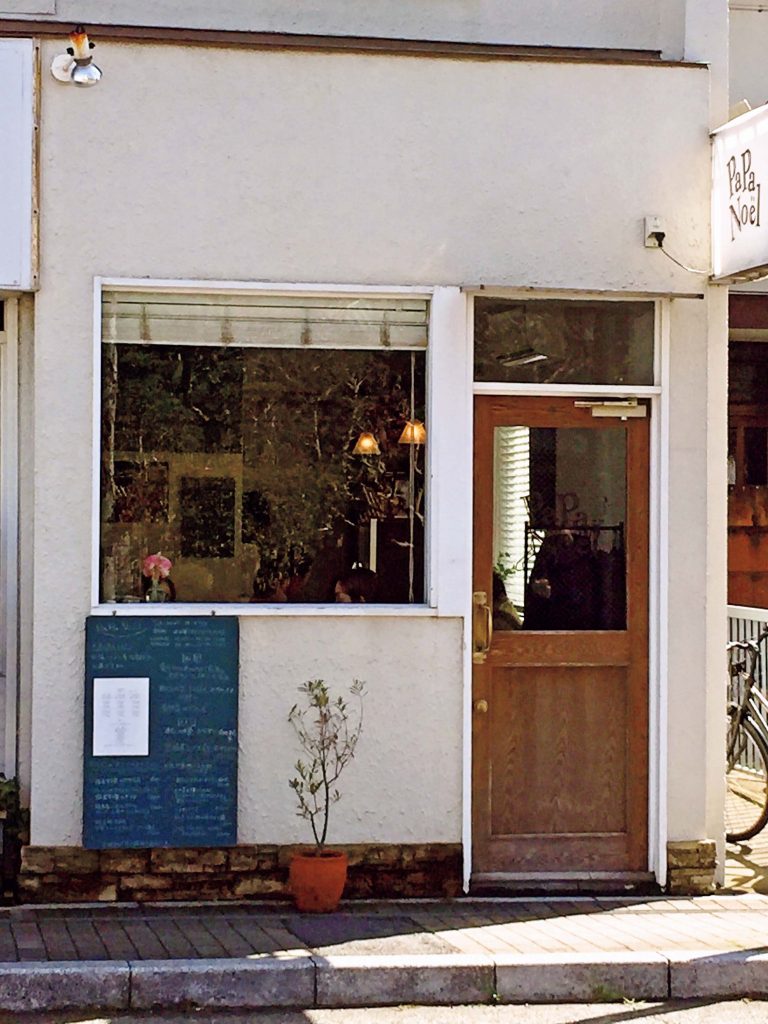 店構えもかわいい。『パパノエル』フードライターP（ぴい）さんによる、何度も訪れたくなる鎌倉の食いしん坊スポット。 | 店構えもかわいい。