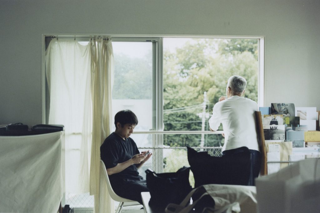 先輩が事務所遊びに来た 写真家のElaine Lam（リン・イーリン）の写真