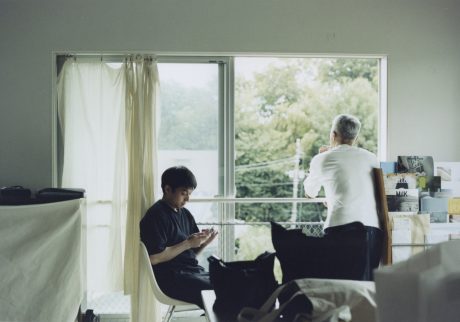 先輩が事務所遊びに来た 写真家のElaine Lam（リン・イーリン）の写真 | 先輩が事務所遊びに来た