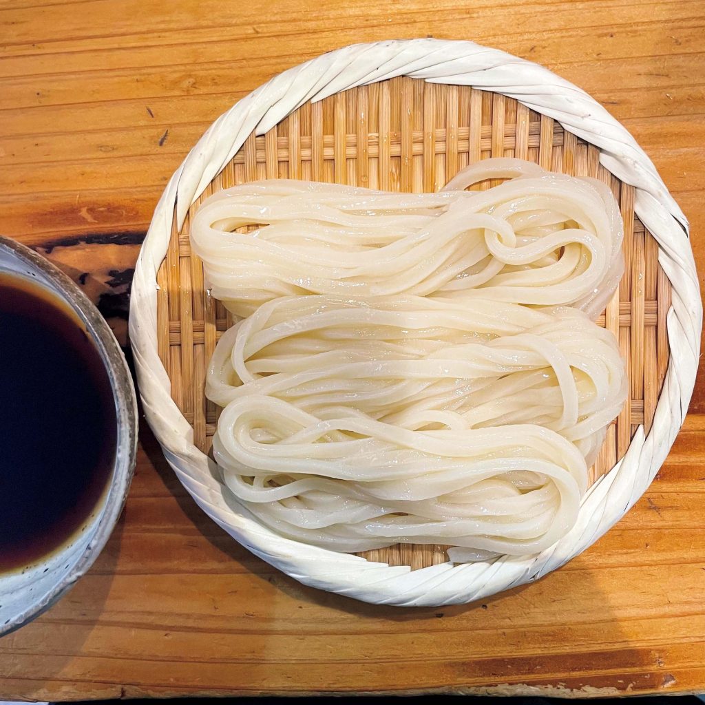 ハンバーガーや焼き菓子はいかが？  続・続・フードライターP（ぴい）さんが見つけた、鎌倉の食いしん坊スポット。うどんは口当たりも喉越しもツルン、スルン。口の中で伸びるようなしなやかさ。つゆはほんのり甘口。 | うどんは口当たりも喉越しもツルン、スルン。口の中で伸びるようなしなやかさ。つゆはほんのり甘口。