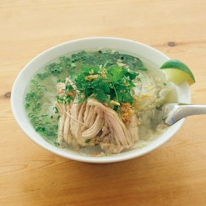夏ですしね。 鎌倉あたりで、こんな麺はいかが。チキンのフォー￥1,200。最後の一滴まで飲み干せるすっきりさっぱりスープに、野菜もチキンもたっぷり。これ一杯で大満足。 | チキンのフォー￥1,200。最後の一滴まで飲み干せるすっきりさっぱりスープに、野菜もチキンもたっぷり。これ一杯で大満足。