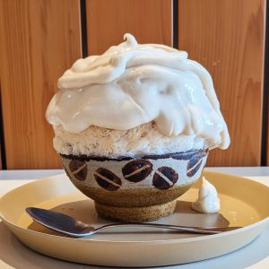 『氷舎mamatoko』の「お醤油黒みつみるく」。私の好きなかき氷。写真と文：八木光太郎 (俳優) #2