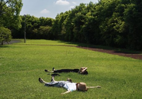 海、山、緑、大きい公園、おおらかに大の字で寝る。写真と文：笹本菜月（ガラス作家）#2