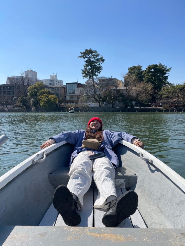 海、山、緑、大きい公園、おおらかに大の字で寝る。写真と文：笹本菜月（ガラス作家）#2