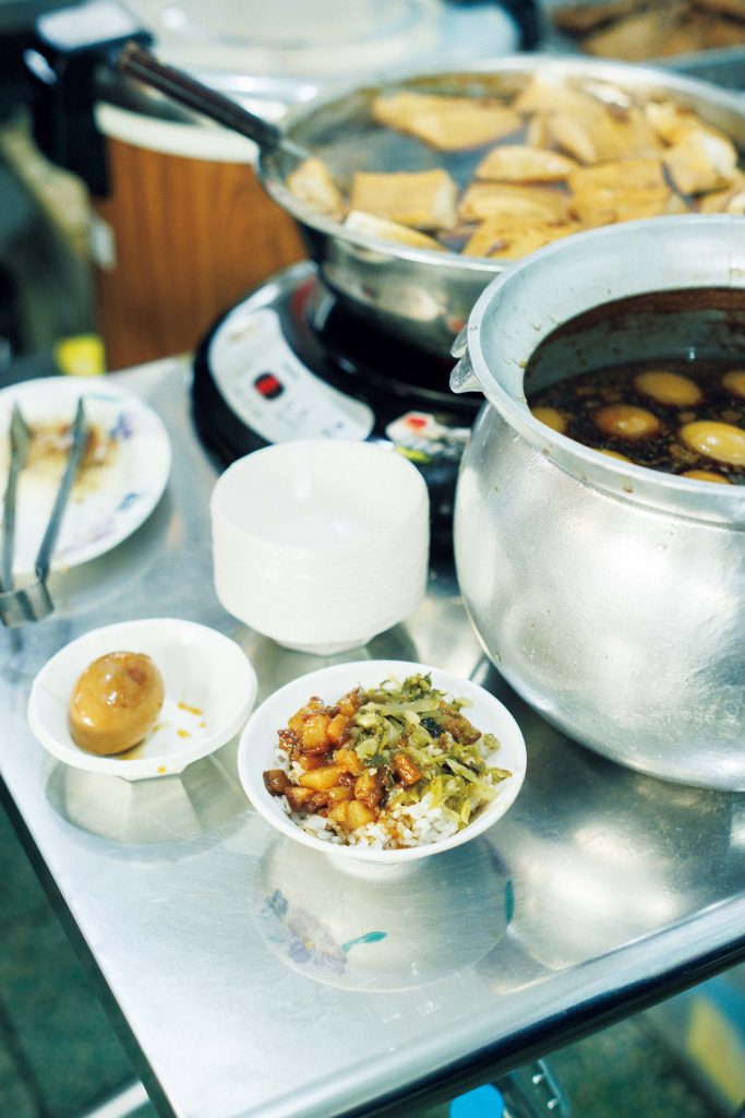 香滿園(シャンマンユエン)の魯肉飯（小）と煮卵