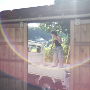 古民家再生と、里山生活。 写真と文:溝口実穂(〈菓子屋ここのつ茶寮〉主宰)#4真夏に軽トラを借りて、畳や残留物の処分に。夫と二人三脚ならなんでも楽しめる。 | 真夏に軽トラを借りて、畳や残留物の処分に。夫と二人三脚ならなんでも楽しめる。 古民家再生と、里山生活。 写真と文:溝口実穂(〈菓子屋ここのつ茶寮〉主宰)#4真夏に軽トラを借りて、畳や残留物の処分に。夫と二人三脚ならなんでも楽しめる。 | 真夏に軽トラを借りて、畳や残留物の処分に。夫と二人三脚ならなんでも楽しめる。