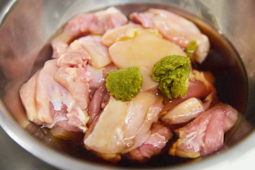 5 柚子胡椒からあげ & 夏野菜の香味からあげ/おべんと屋さん〈75foods〉吉森なな子のレシピ帖 #19 | 柚子胡椒の量はお好みで。お酒のおつまみにするなら少し多めがおすすめ。 5 柚子胡椒からあげ & 夏野菜の香味からあげ/おべんと屋さん〈75foods〉吉森なな子のレシピ帖 #19 | 柚子胡椒の量はお好みで。お酒のおつまみにするなら少し多めがおすすめ。