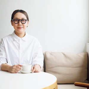 機能を土台に、時間と記憶を育む住まい。セラミックアーティスト・森 昭子さんに聞いた北欧に移住して学んだ、部屋作りのヒント。 機能を土台に、時間と記憶を育む住まい。セラミックアーティスト・森 昭子さんに聞いた北欧に移住して学んだ、部屋作りのヒント。
