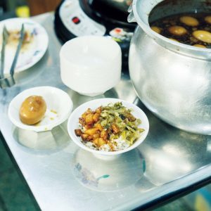 香滿園(シャンマンユエン)の魯肉飯（小）と煮卵