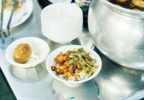 香滿園(シャンマンユエン)の魯肉飯（小）と煮卵