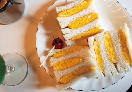 懐かしくもモダンな喫茶店、東京・四谷『珈琲ロン』。