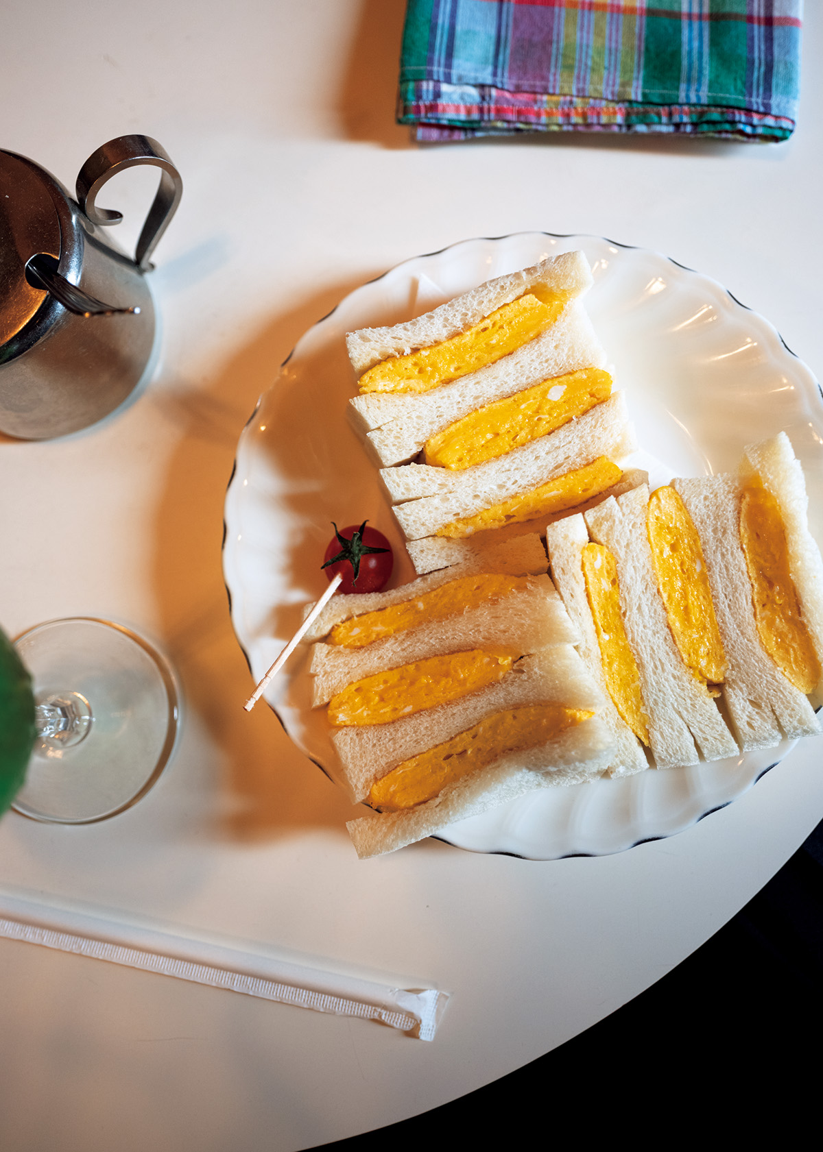 懐かしくもモダンな喫茶店、東京・四谷『珈琲ロン』。