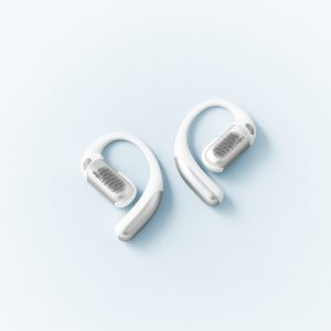〈Shokz〉のオープンイヤーイヤホン　オモムロニ。