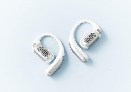 〈Shokz〉のオープンイヤーイヤホン　オモムロニ。
