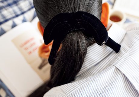 〈アレクサンドル ドゥ パリ〉のポニー　ヘアアクセサリー