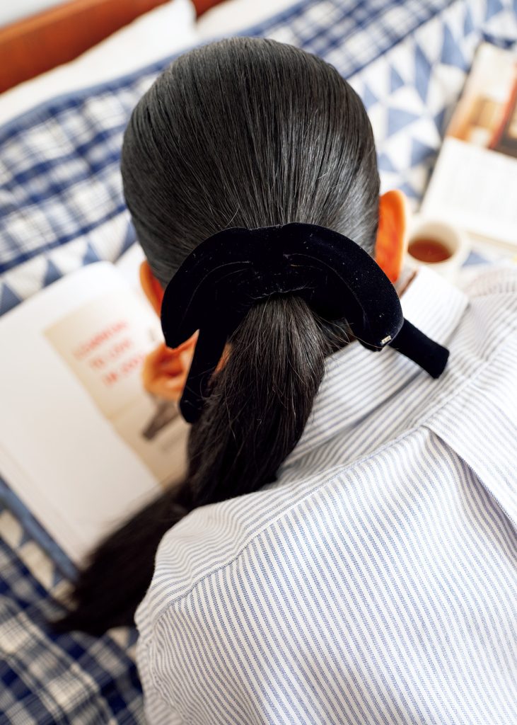 〈アレクサンドル ドゥ パリ〉のポニー　ヘアアクセサリー