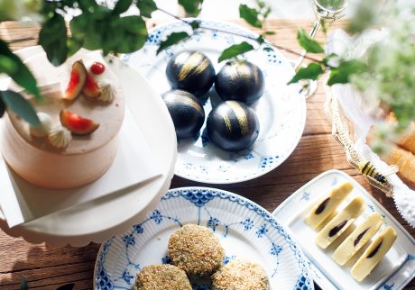 おやつには綠豆糕(緑豆ペーストの伝統菓子)や蘿蔔絲餅(大根の千切り餡が入った点心)など、名店の逸品が揃う。 おやつには綠豆糕(緑豆ペーストの伝統菓子)や蘿蔔絲餅(大根の千切り餡が入った点心)など、名店の逸品が揃う。