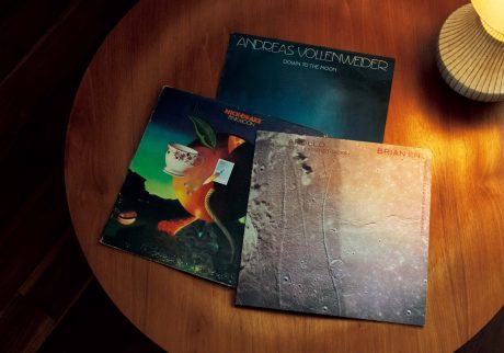月がテーマの音楽を聴く。