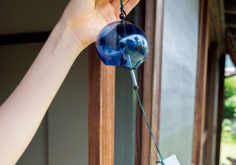 『CIBI』で見つけた、モダンな青を纏う江戸風鈴。