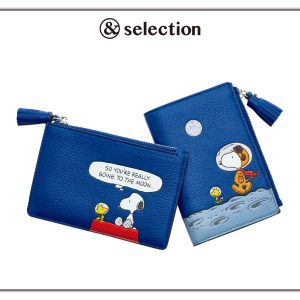 〈アニヤ・ハインドマーチ〉がスヌーピーでおなじみの〈ピーナッツ〉とコラボしたカードケースを。