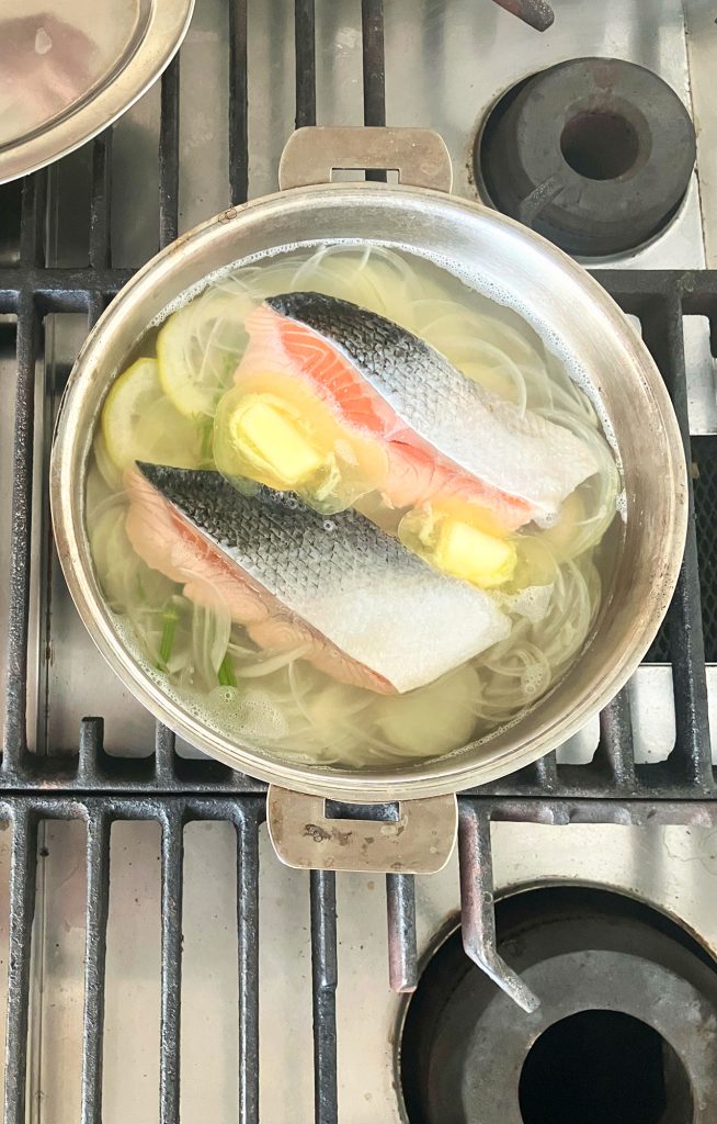 ポーチドサーモンは初秋の味。