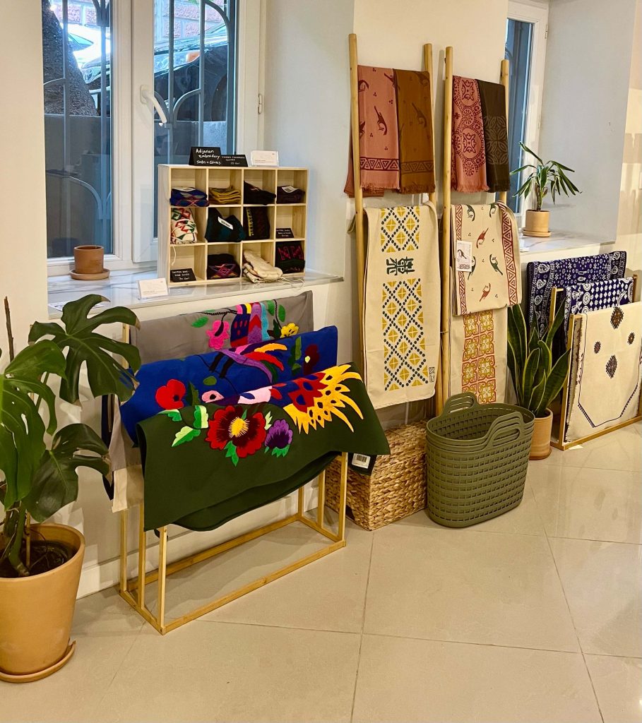 『One Village One Product』 | 『One Village One Product』。布ものも充実。
