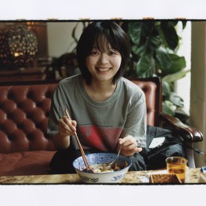 今月の写真家、今日の一枚。坂口愛弥　窓際の席 | 窓際の席
