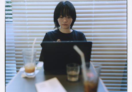 今月の写真家、今日の一枚。坂口愛弥　同じテーブルで違う時間 | 同じテーブルで違う時間