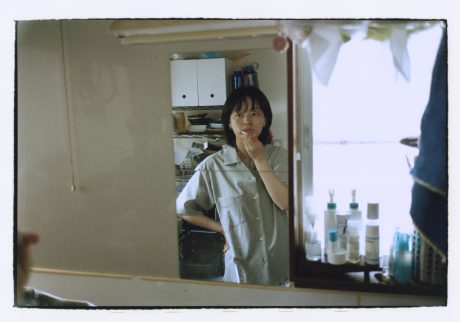 今月の写真家、今日の一枚。坂口愛弥　鏡の中 | 鏡の中