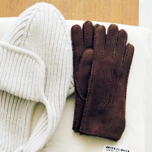 ストール、キャップ、グローブ。装うことの楽しさを再確認させてくれる冬小物。