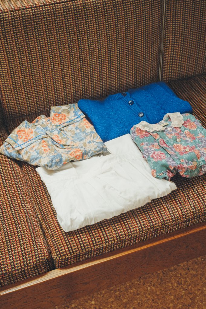 ブランドを始めるきっかけにもなった海外のヴィンテージや友人から譲り受けた子ども服は、今も大切にアトリエに。