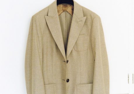 <Max Mara>のテーラードジャケット。 | 卓越した手仕事から生まれる至極のジャケットとスーツが揃う〈マックスマーラ〉の「サルトリアーレ」から。カシミヤを贅沢に用い、メンズのテーラリングを女性の体に馴染むよう再構築した一着。ジャケット¥671,000(マックスマーラ/マックスマーラ ジャパン 0120‒030‒535) <Max Mara>のテーラードジャケット。 | 卓越した手仕事から生まれる至極のジャケットとスーツが揃う〈マックスマーラ〉の「サルトリアーレ」から。カシミヤを贅沢に用い、メンズのテーラリングを女性の体に馴染むよう再構築した一着。ジャケット¥671,000(マックスマーラ/マックスマーラ ジャパン 0120‒030‒535)