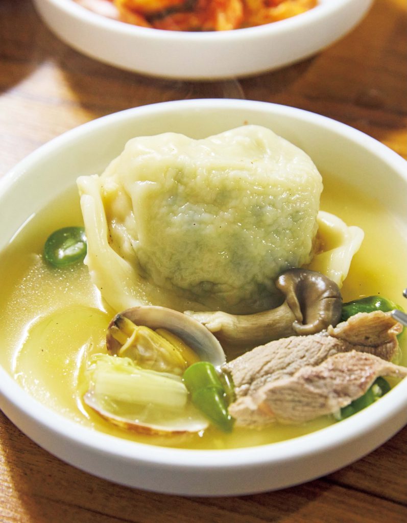 マンナ食堂（만나식당／マンナシクタン） | ベースの出汁にアサリと牛肉が入っているため、深みがある。