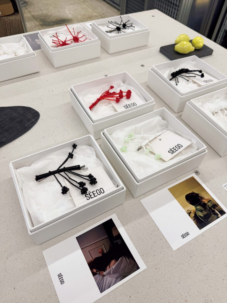 collect store 생활수집 〈SÉEGO〉のヘアピン | 1年ほど前からソウルでトレンドになっているビーズのアクセサリー。最近は〈SÉEGO〉のヘアピンが人気。