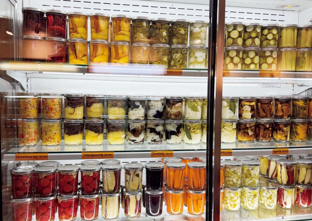 by inseason　바이인시즌　さつまいも＆レモン、ゆず＆梨などの瓶。 | 店名の通り、使用する食材は季節感を重視。さつまいも＆レモンや、ゆず＆梨など、材料や組み合わせもユニーク。小瓶は購入可能。