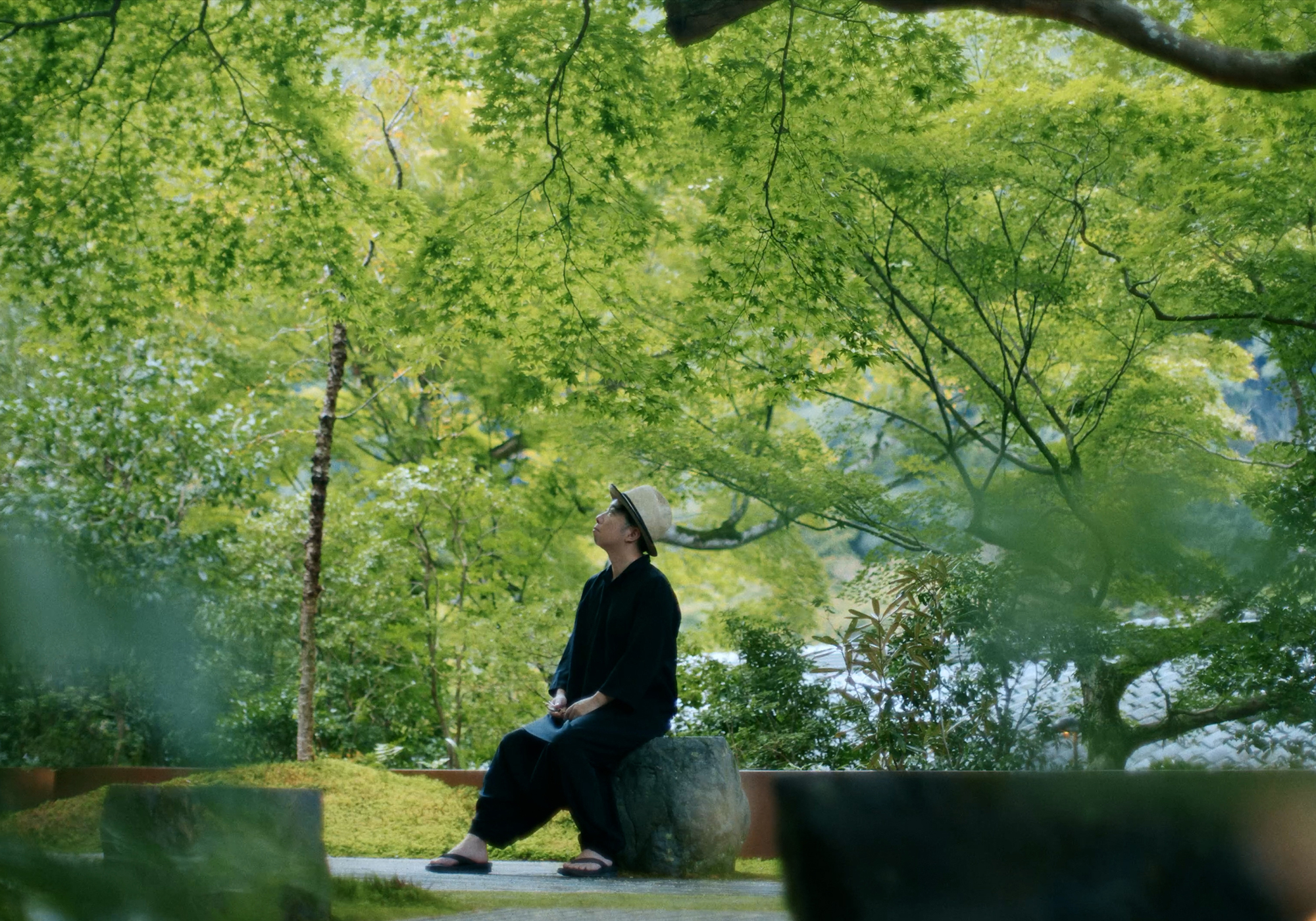 音楽家・haruka nakamuraさんが京都・嵐山に佇む『星のや京都』へ。五感を呼び覚ます、”音”に身を委ねる旅。
